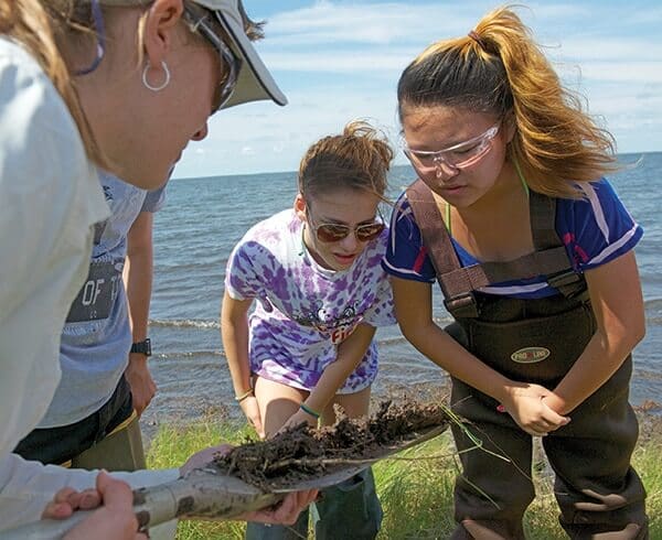 csi kids digging