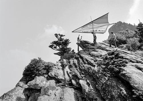 In 1974 Kitty Hawk Kites’ co-founder John Harris became the first person to hang glide from the 1,600-foot-high rock pinnacle of Grandfather Mountain in the western part of North Carolina. 