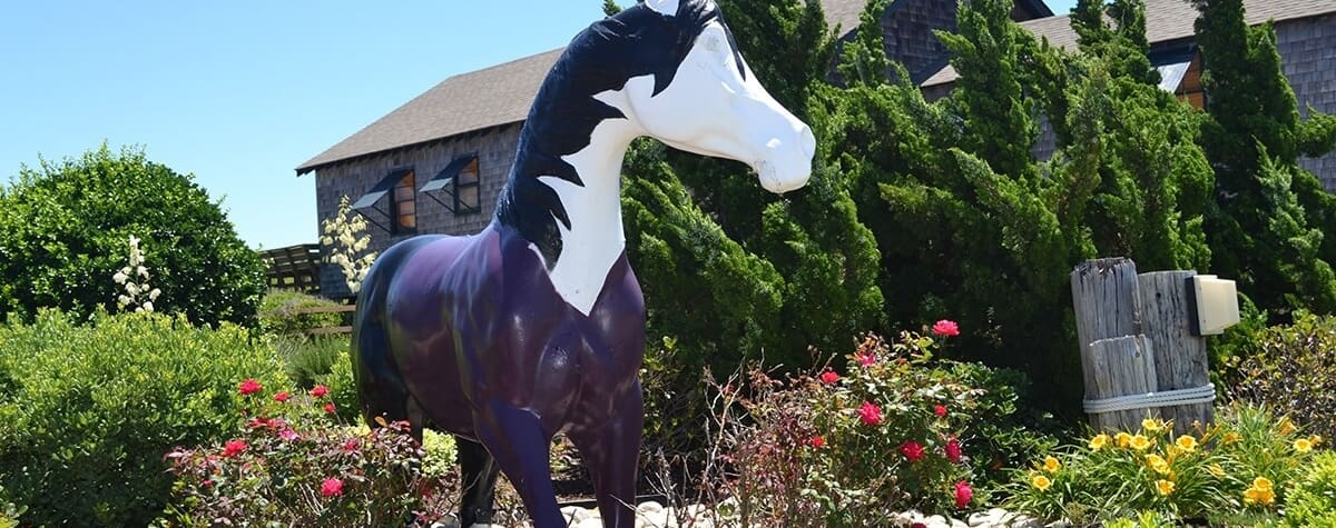 outer banks horse statues